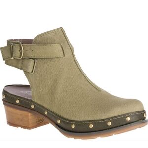 Chaco Cataluna Waterproof Leather Clog 11 Nickle Closed Toe Open Heel Studded